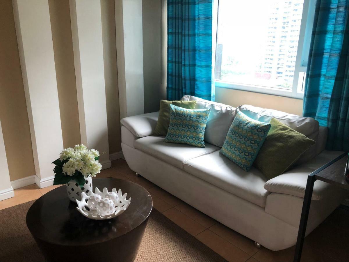 Loft Condo Beside Shangri-La Fort 마닐라 외부 사진